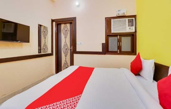 Hotel O Jas Inn Near Star Mall Гургаон Экстерьер фото